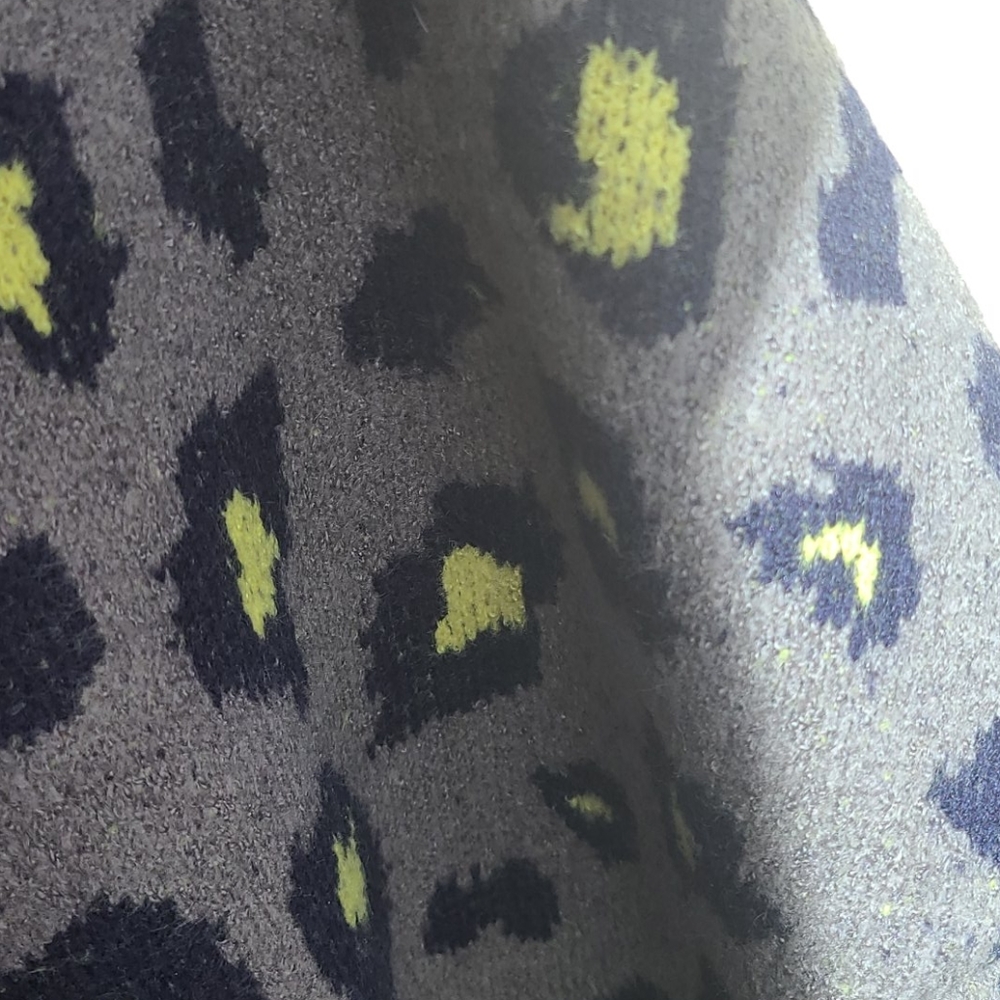 THML Sweater - Picture 2 of 16